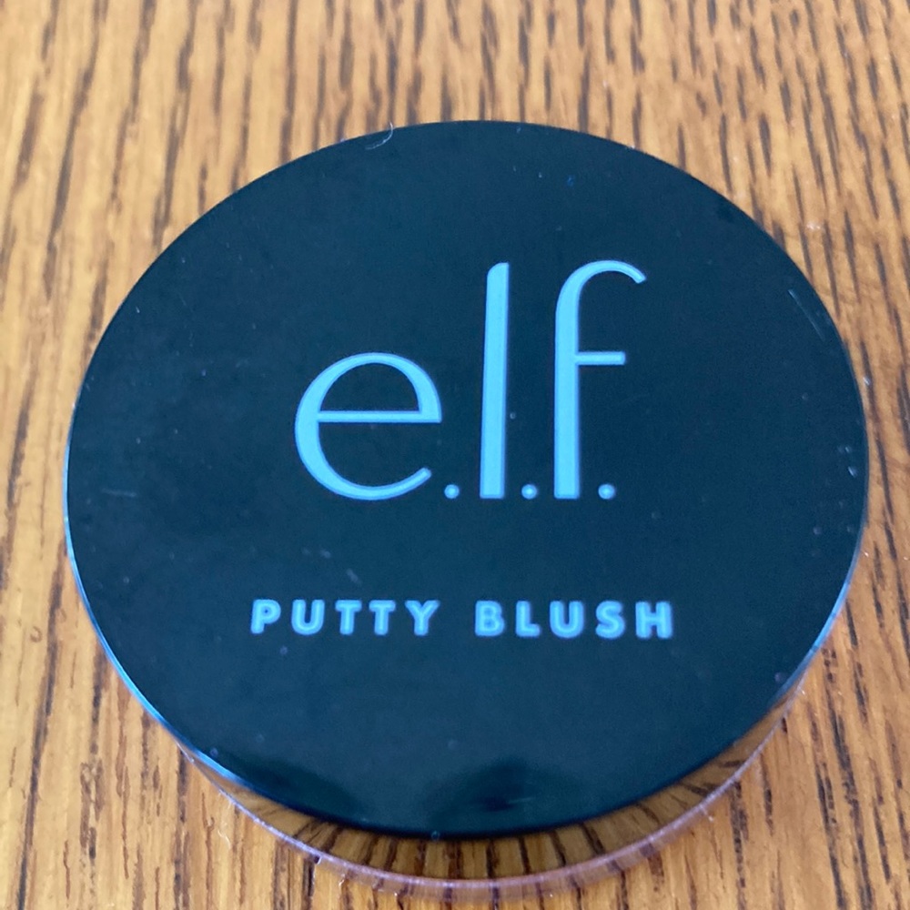 E.L.F. Peachy Putty Blush.